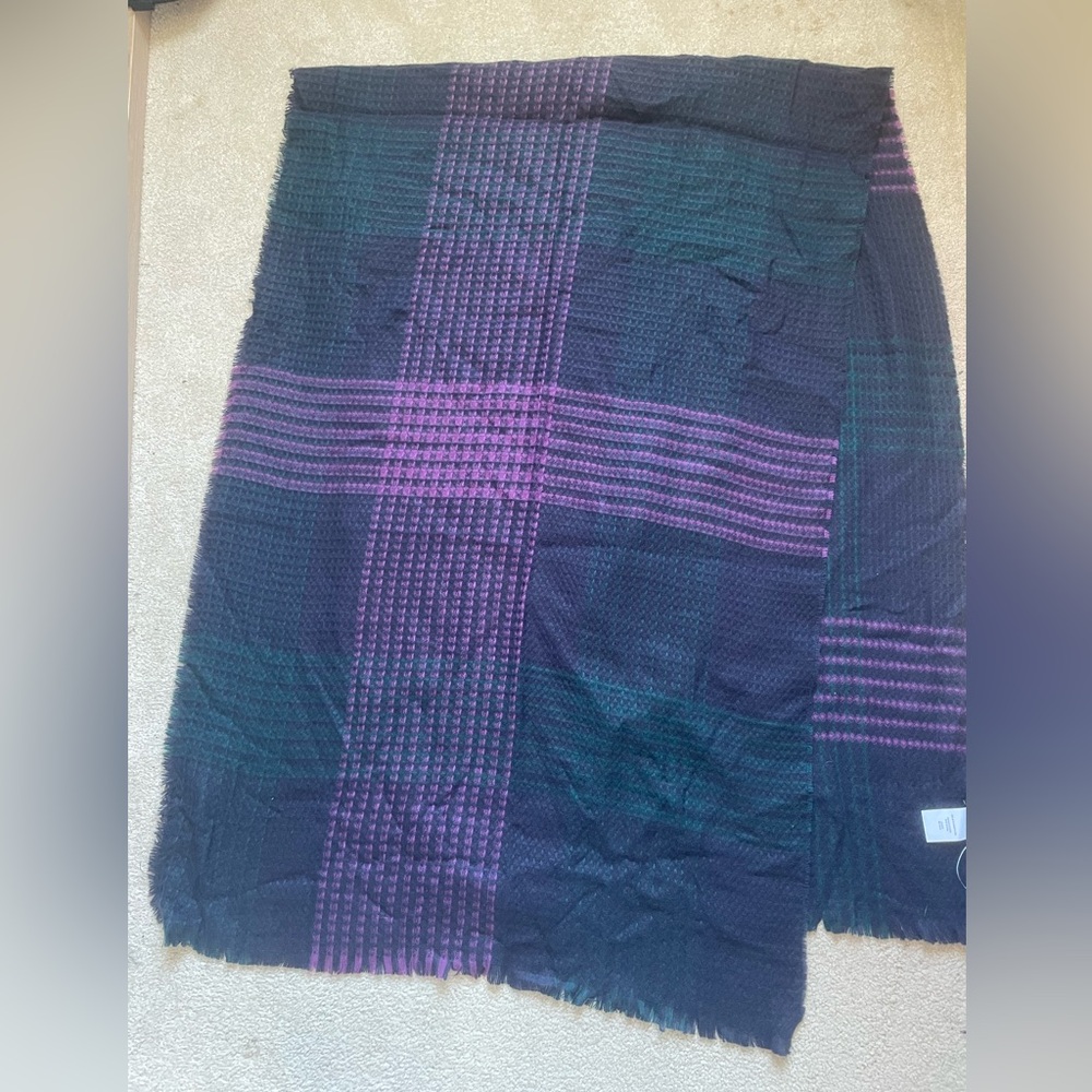 Reitmans Plaid Scarf in Black and Purple